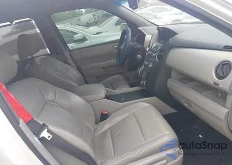 2015 Honda Pilot Touring z USA, uszkodzony, nr VIN 5FNYF3H90FB001987